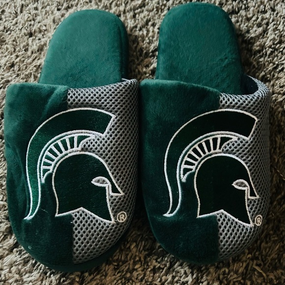 MICHIGAN STATE SPARTANS NCAA MENS LOGO STAYCATION SLIPPERS, 7/8 Small - Picture 3 of 5